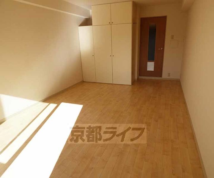 京都府京都市下京区傘鉾町の賃貸マンションの居間