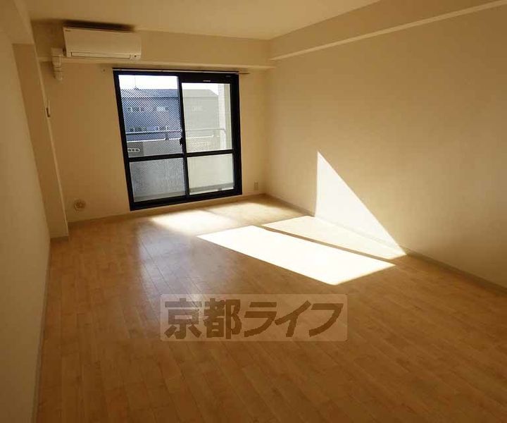 京都府京都市下京区傘鉾町の賃貸マンションの居間