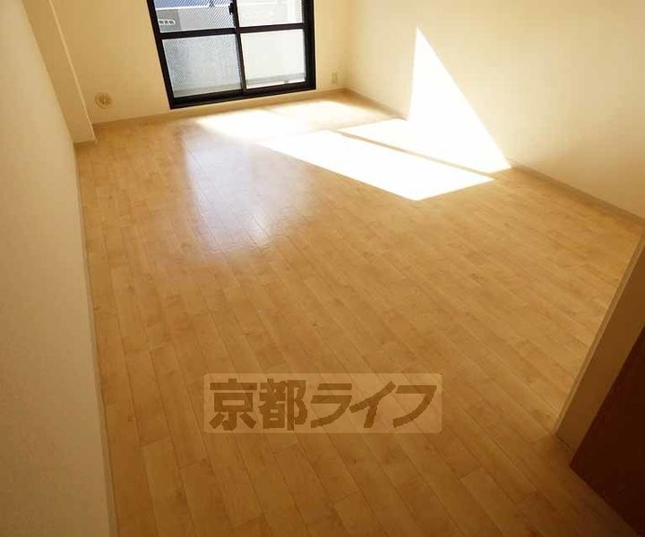 京都府京都市下京区傘鉾町の賃貸マンションの居間