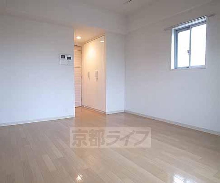 京都府京都市下京区万寿寺町の賃貸マンションの居間
