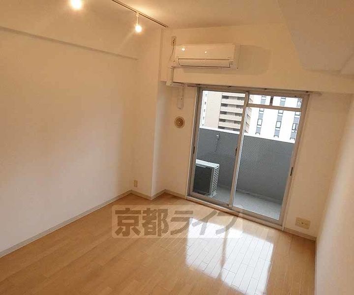 京都府京都市下京区万寿寺町の賃貸マンションの居間