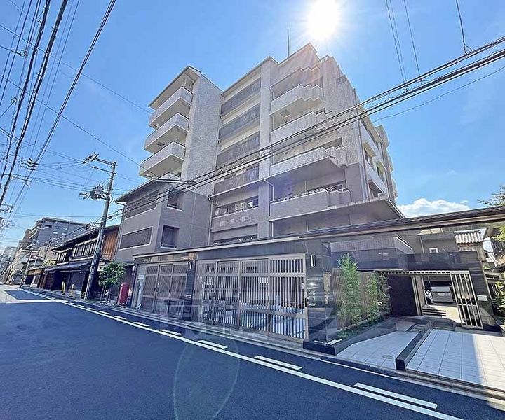 アバンエスパス烏丸御池501の外観