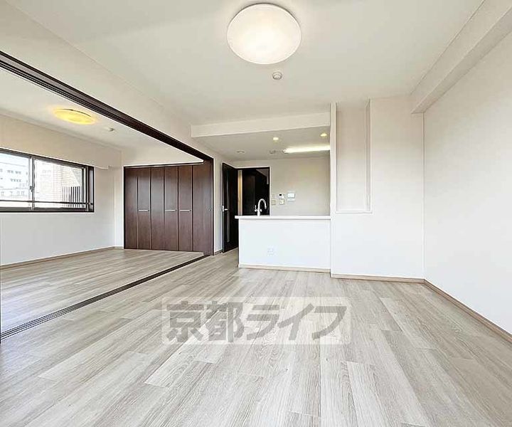 アバンエスパス烏丸御池501の居間