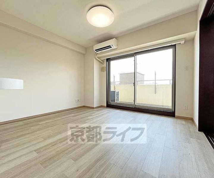 アバンエスパス烏丸御池501の居間