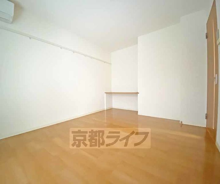 京都府京都市中京区因幡町の賃貸マンションの居間
