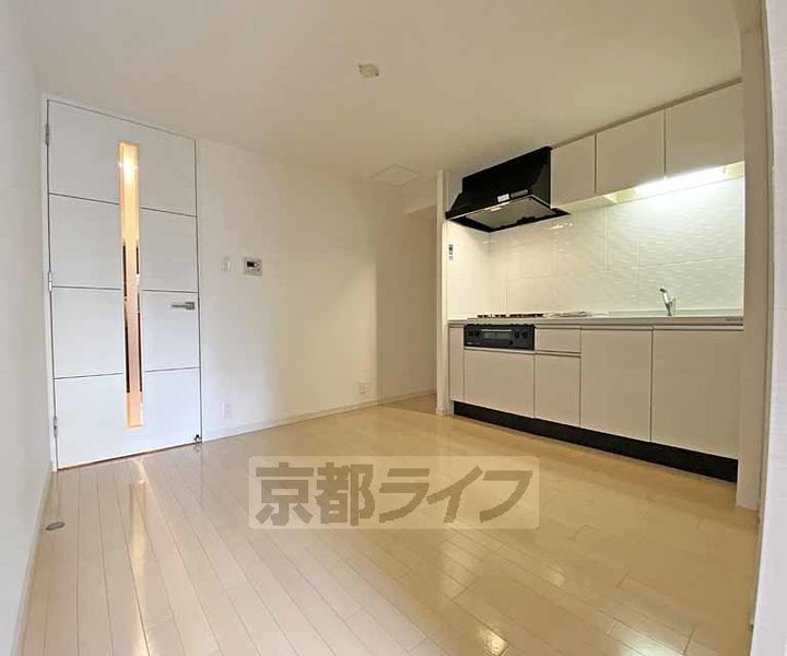 京都府京都市下京区植松町の賃貸マンションの居間