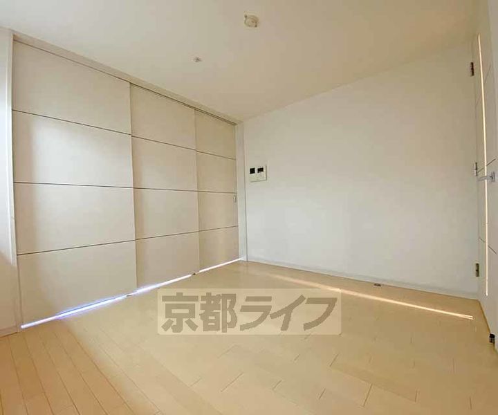 京都府京都市下京区植松町の賃貸マンションの居間