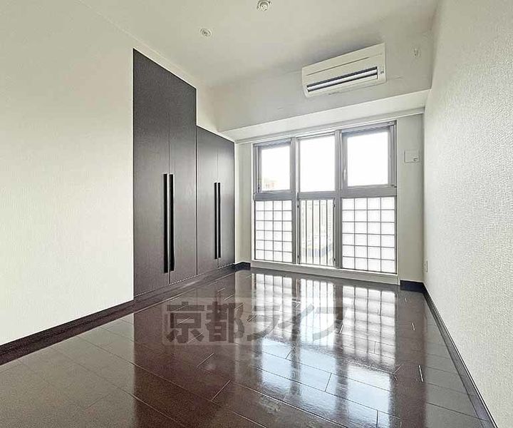 京都府京都市下京区不明門通五条下ル上平野町の賃貸マンションの居間