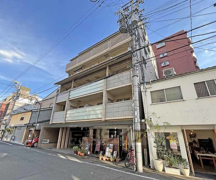 京都府京都市中京区塩屋町の賃貸マンションの外観