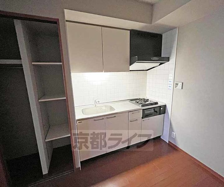 京都府京都市中京区塩屋町の賃貸マンションのキッチン