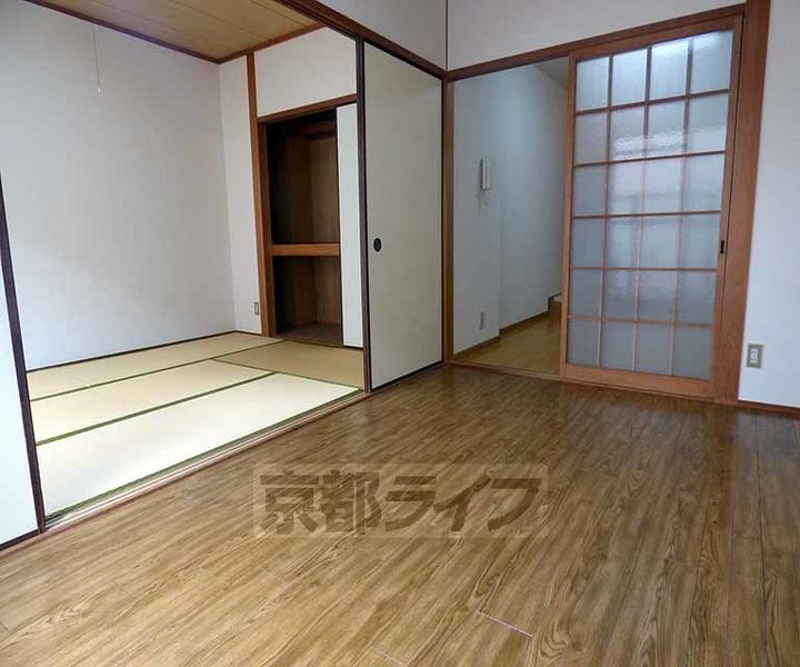 京都府京都市中京区左京町の賃貸マンションの居間