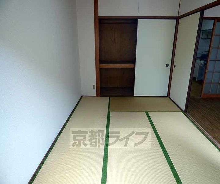京都府京都市中京区左京町の賃貸マンションの寝室