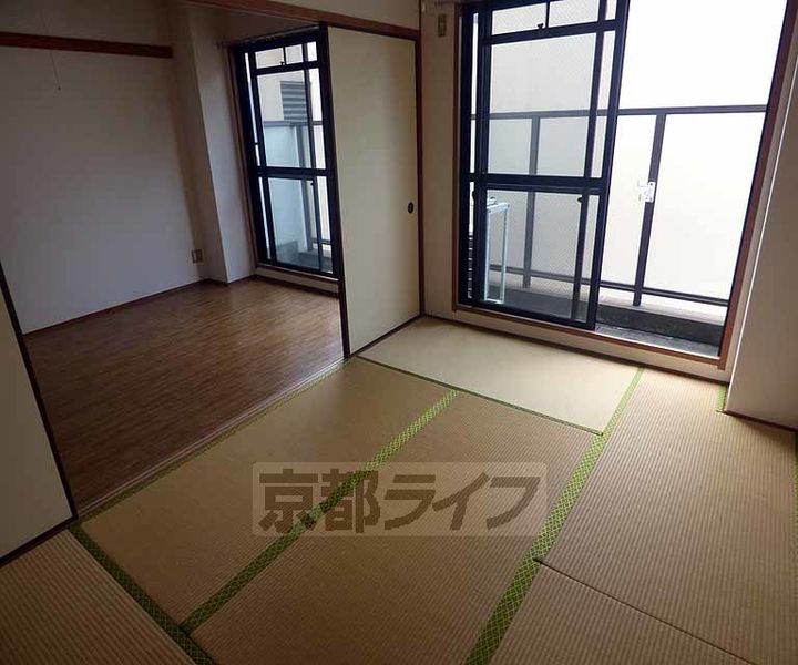 京都府京都市中京区左京町の賃貸マンションの寝室