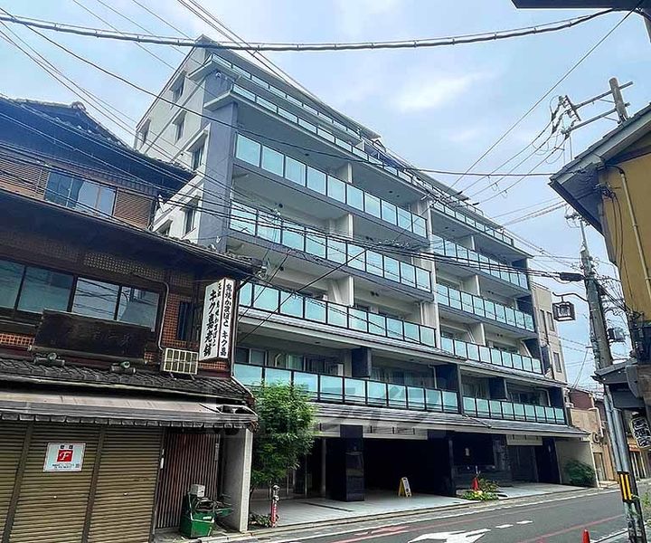 イーグルコート三条京阪の外観