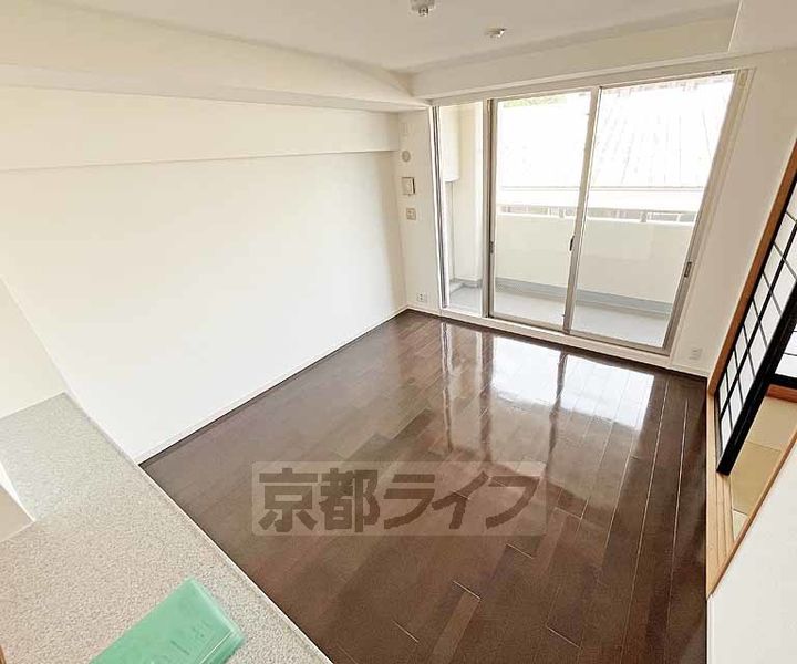 イーグルコート三条京阪の居間