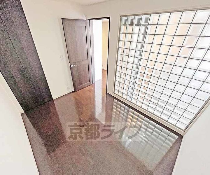 イーグルコート三条京阪の居間