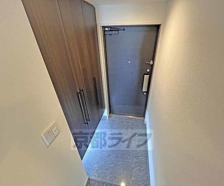 イーグルコート三条京阪の玄関