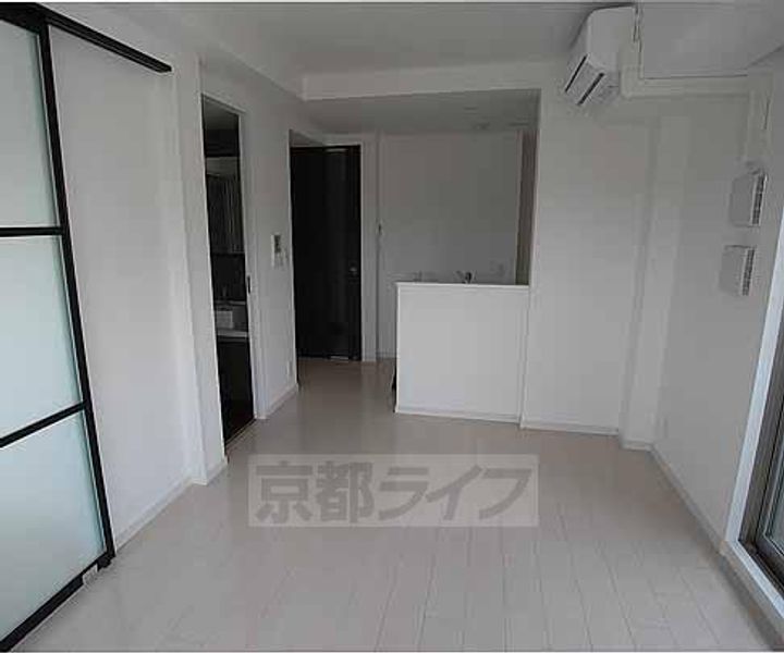 京都府京都市中京区姉東堀川町の賃貸マンションの居間