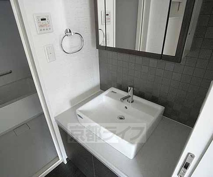 京都府京都市中京区姉東堀川町の賃貸マンションの内装