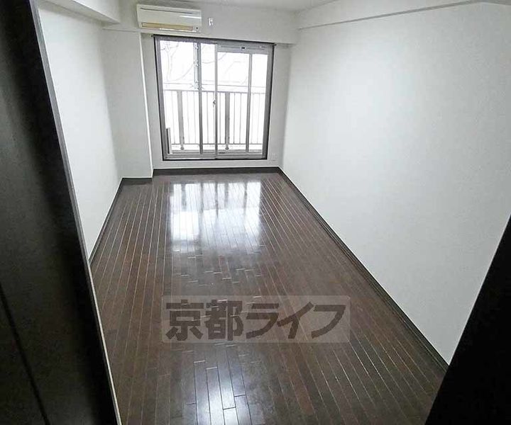 フジテラス東山三条の居間