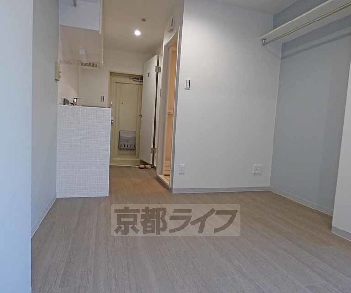 京都府京都市下京区船鉾町の賃貸マンションの居間