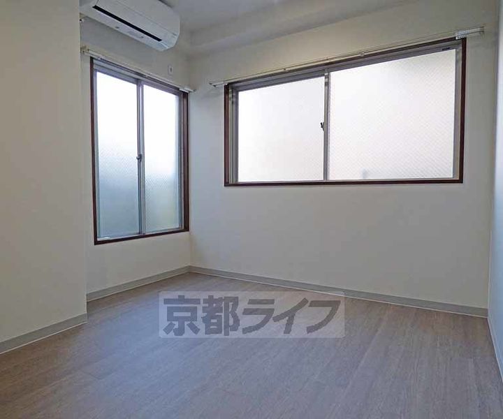 京都府京都市下京区船鉾町の賃貸マンションの居間