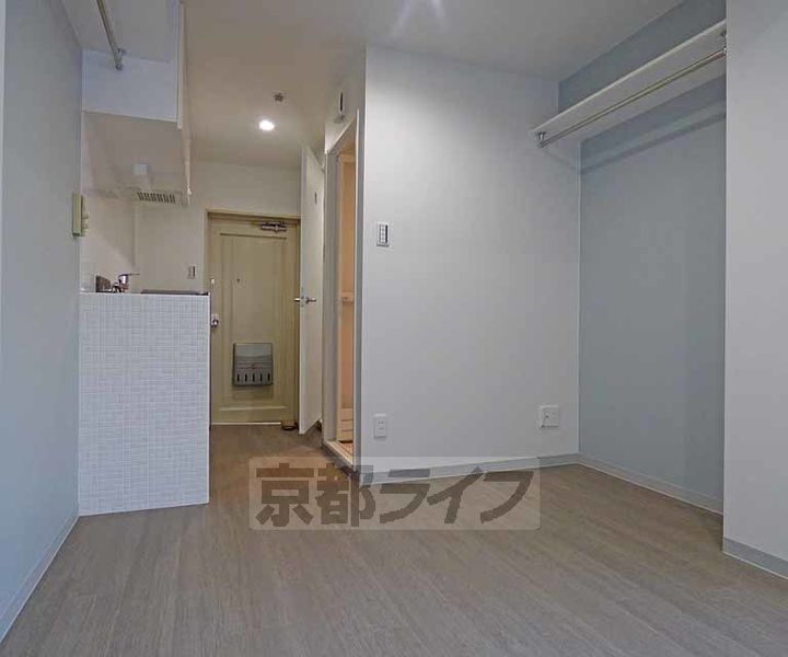 京都府京都市下京区船鉾町の賃貸マンションの居間