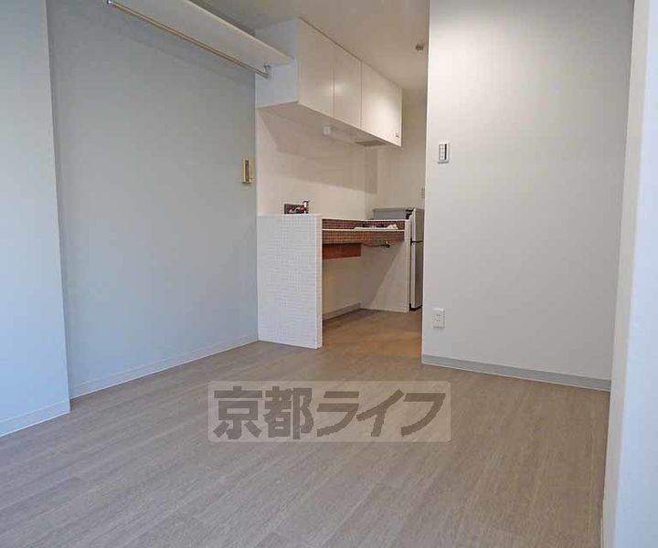 京都府京都市下京区船鉾町の賃貸マンションの居間