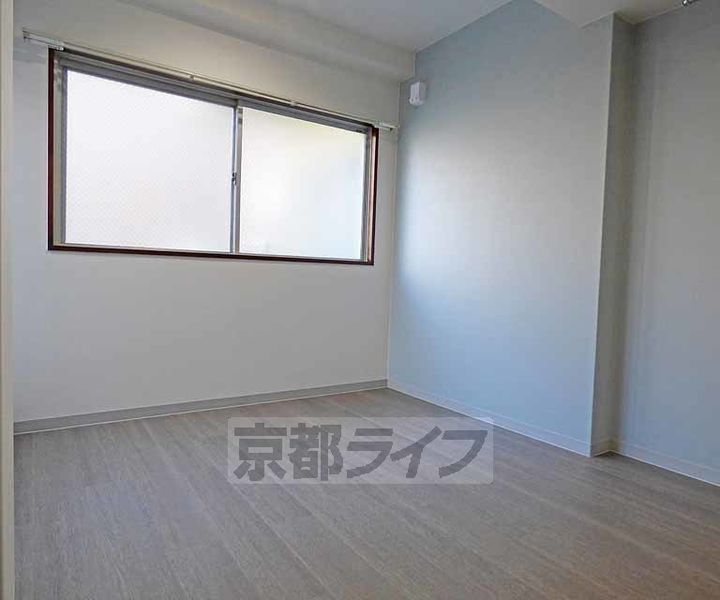 京都府京都市下京区船鉾町の賃貸マンションの居間