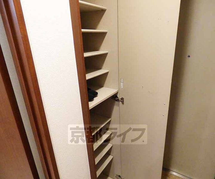 京都府京都市中京区西堂町の賃貸マンションの内装
