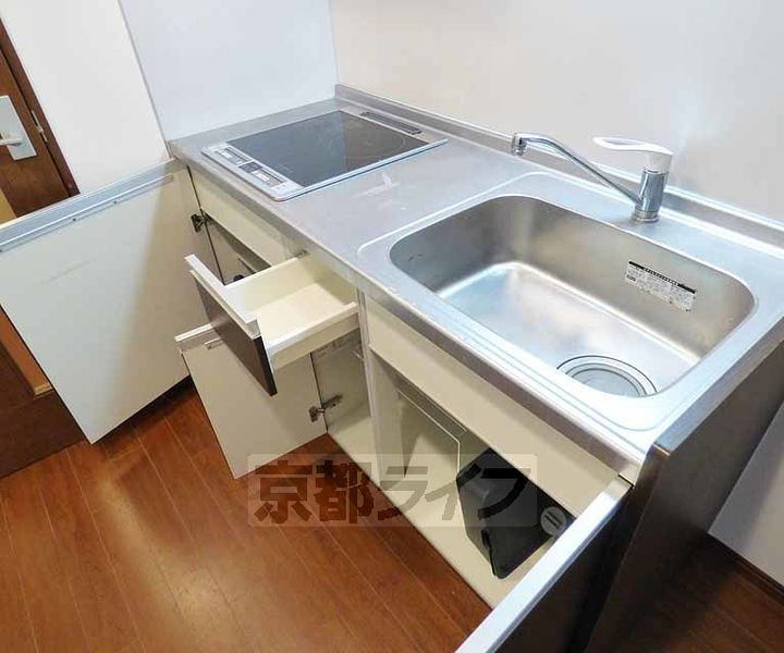京都府京都市中京区西堂町の賃貸マンションのキッチン