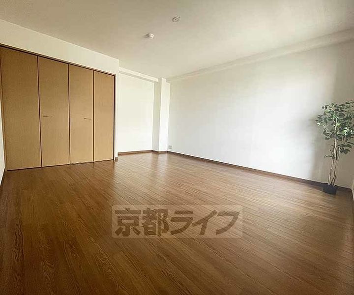 エターナル高辻401の居間