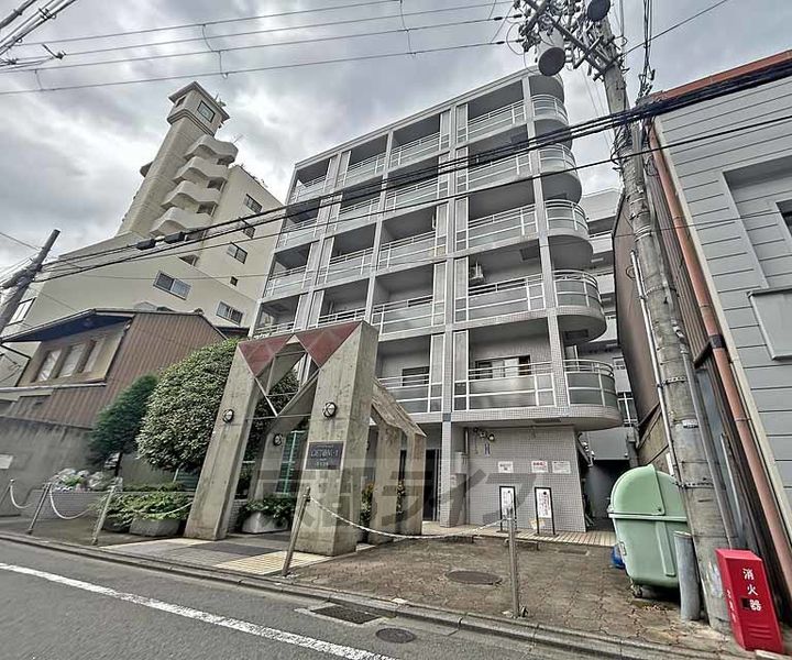 京都府京都市下京区忠庵町の賃貸マンションの外観