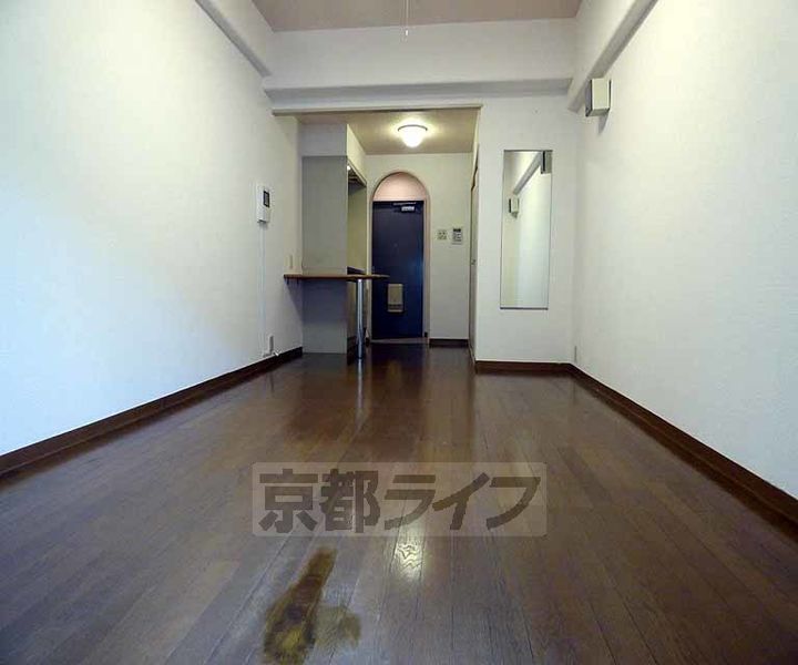 京都府京都市下京区忠庵町の賃貸マンションの居間