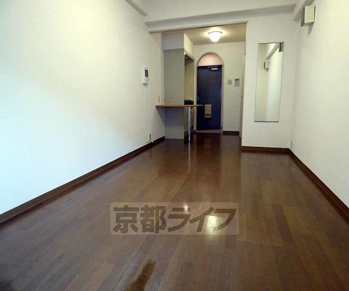 京都府京都市下京区忠庵町の賃貸マンションの居間