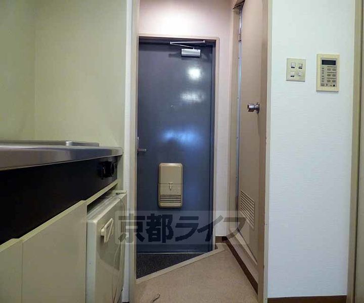 京都府京都市下京区忠庵町の賃貸マンションの玄関