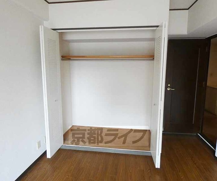 京都府京都市上京区役人町の賃貸マンションの内装