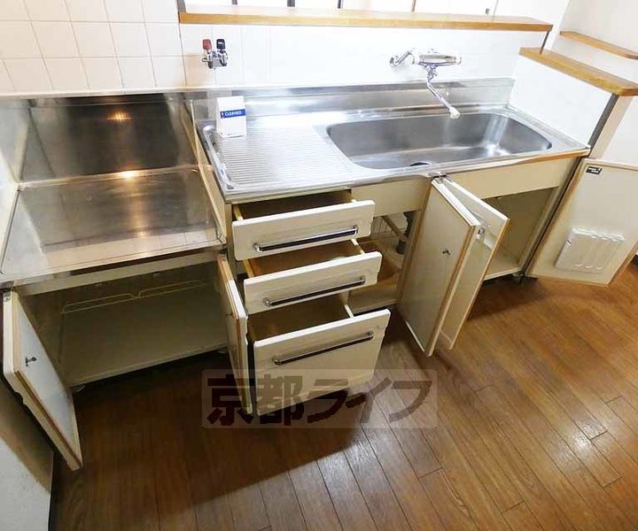 京都府京都市上京区役人町の賃貸マンションのキッチン