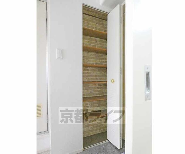 京都府京都市上京区東今小路町の賃貸マンションの内装