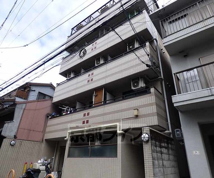 プレジール四条401の外観
