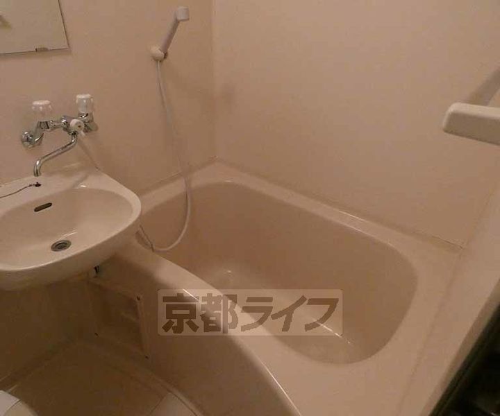 プレジール四条401の風呂