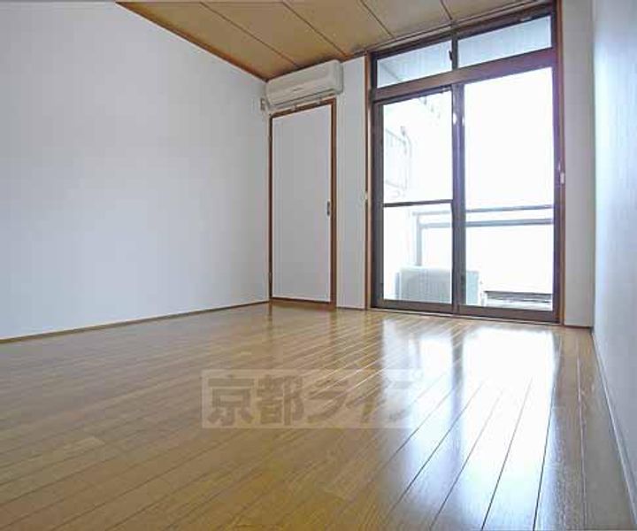 京都府京都市上京区橋西二町目の賃貸マンションの居間
