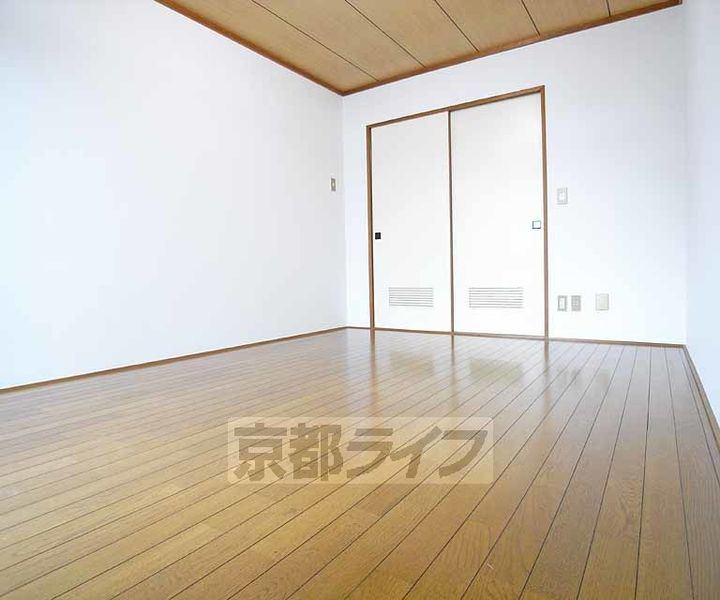 京都府京都市上京区橋西二町目の賃貸マンションの居間
