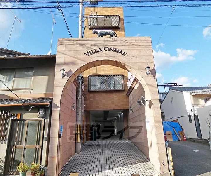 京都府京都市上京区西東町の賃貸マンションの外観