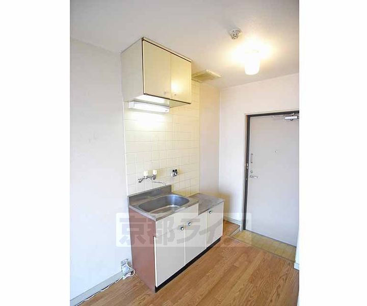 京都府京都市上京区西東町の賃貸マンションのキッチン