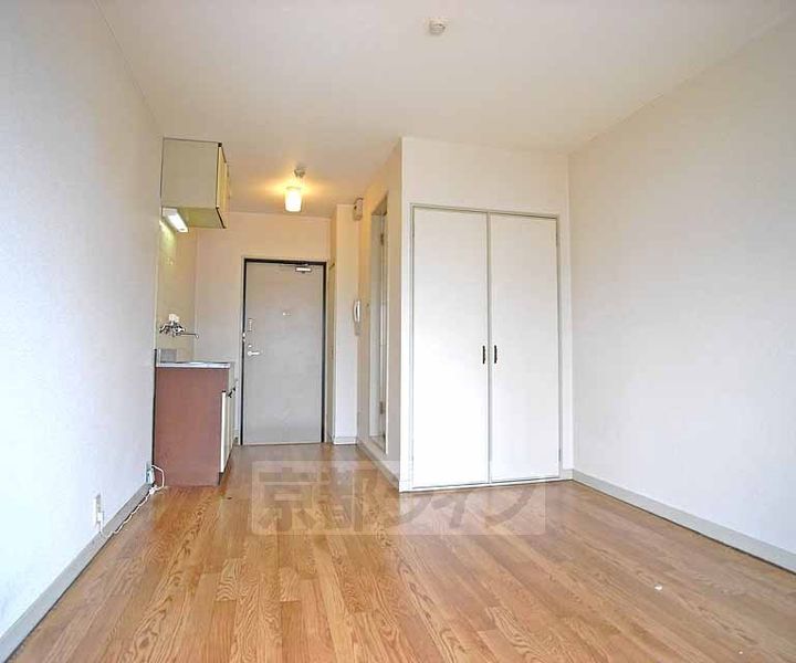 京都府京都市上京区西東町の賃貸マンションの居間