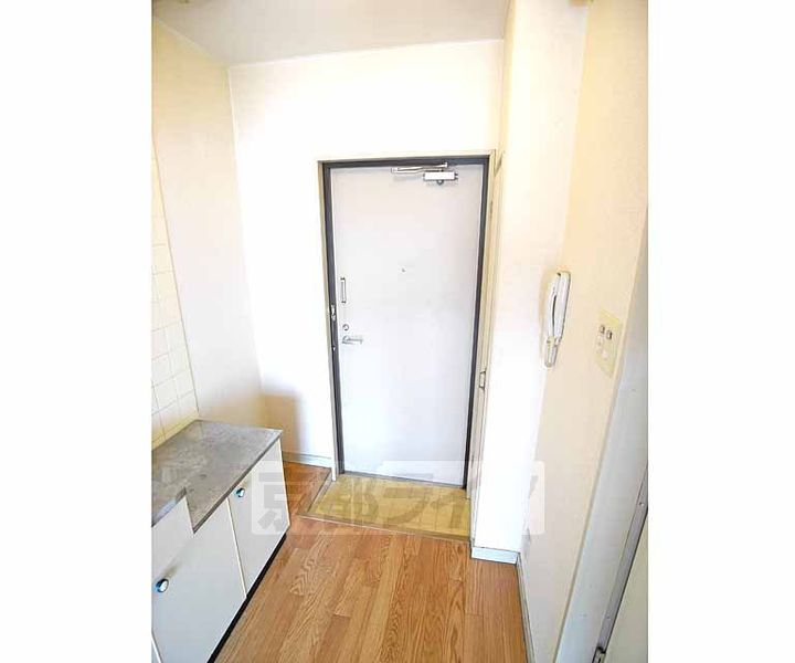 京都府京都市上京区西東町の賃貸マンションの玄関