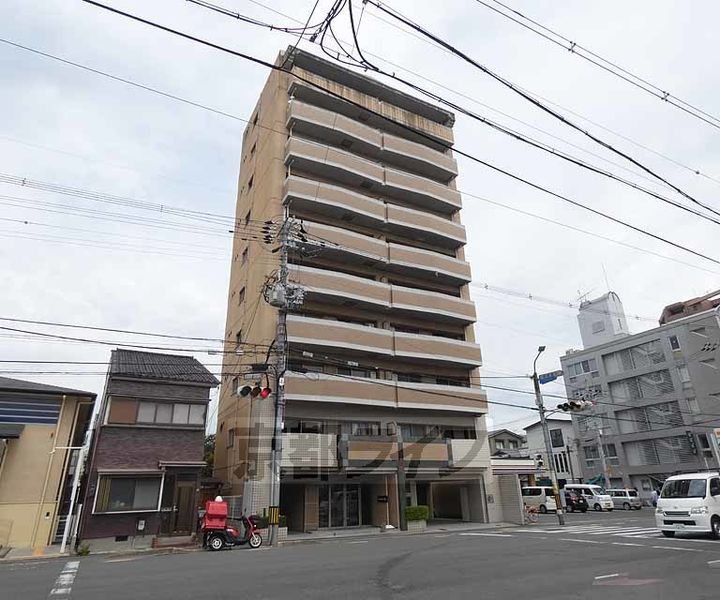 パインフィールド二条城202の外観