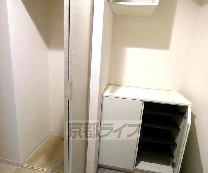 パインフィールド二条城202の内装
