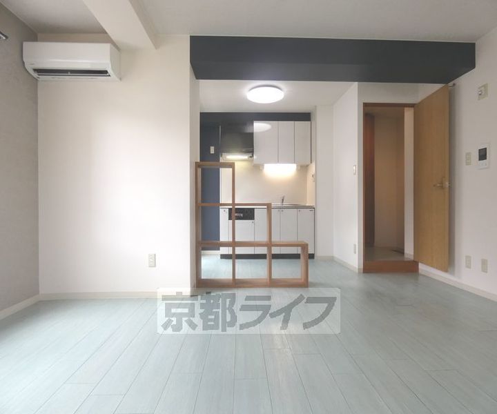 京都府京都市上京区閻魔前町の賃貸マンションの居間
